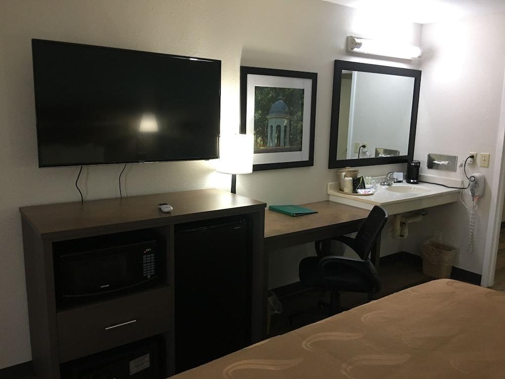 Quality Inn Greenville Near University Bagian luar foto