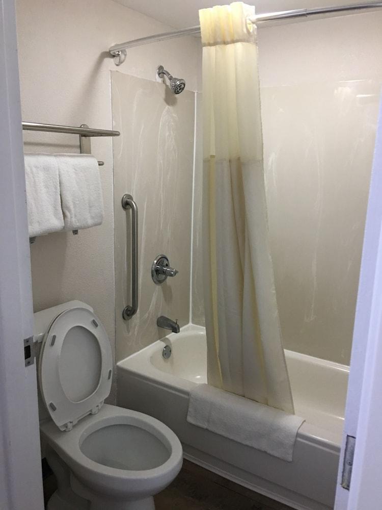 Quality Inn Greenville Near University Bagian luar foto