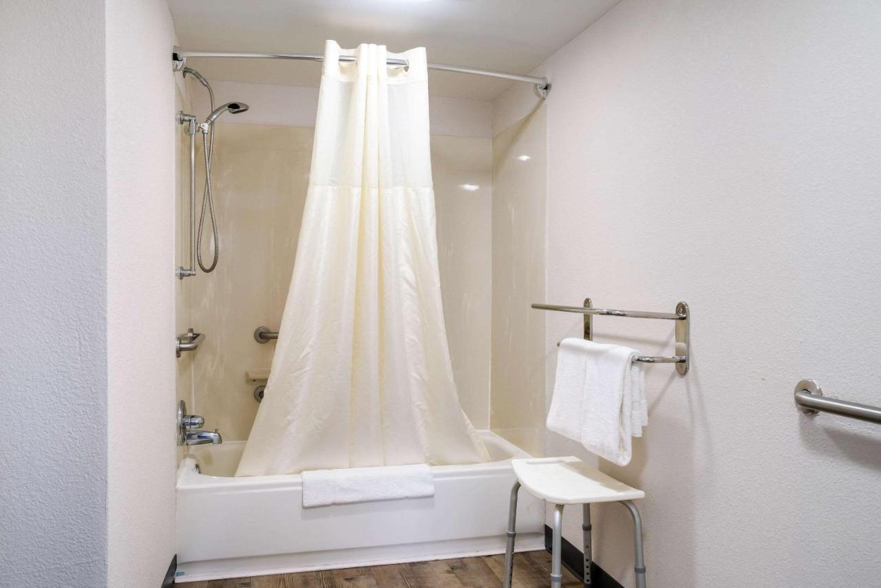 Quality Inn Greenville Near University Bagian luar foto