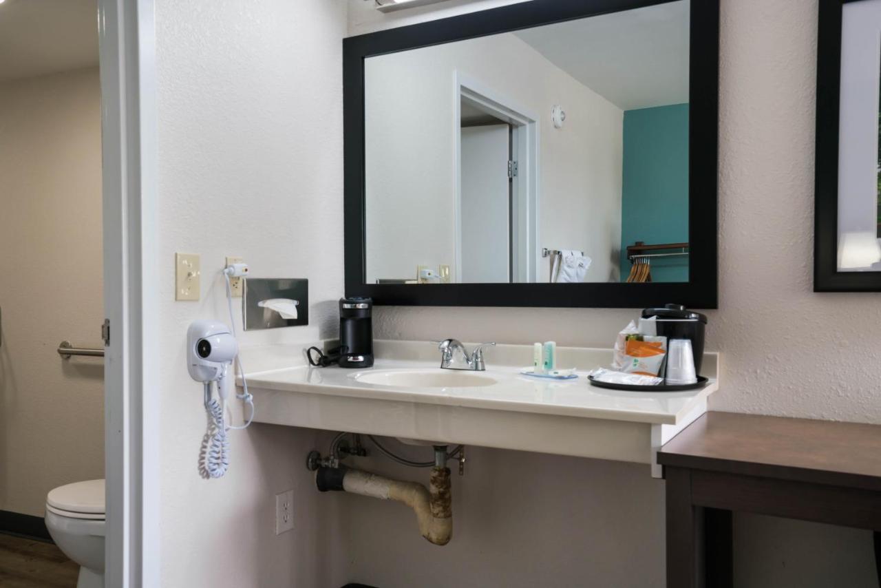 Quality Inn Greenville Near University Bagian luar foto