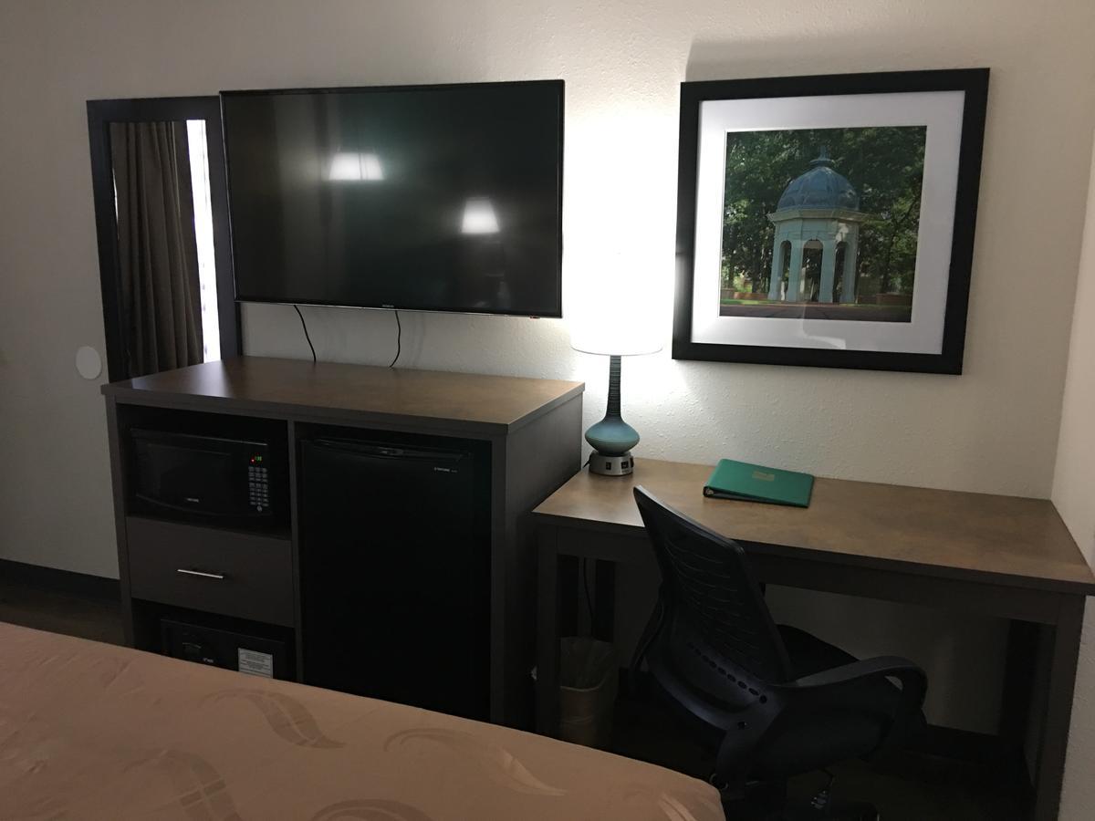 Quality Inn Greenville Near University Bagian luar foto